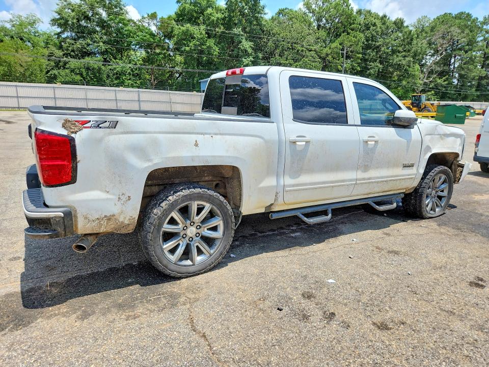 Продаж на аукціоні авто 2018 Chevrolet Silverado, vin: 3GCUKREH1JG418692, номер лоту: 58876566