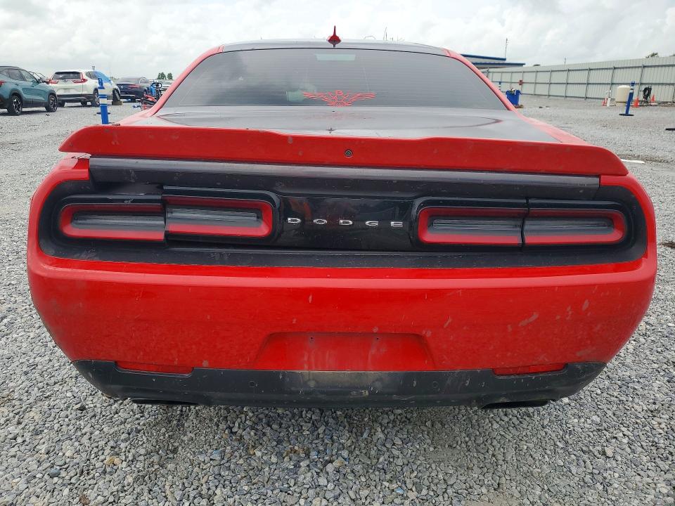 55997166 :رقم المزاد ، 2C3CDZBT6JH270414 vin ، 2018 Dodge Challenger مزاد بيع