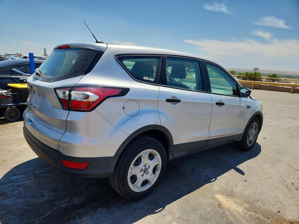 57071846 :رقم المزاد ، 1FMCU0F77HUC60188 vin ، 2017 Ford Escape مزاد بيع
