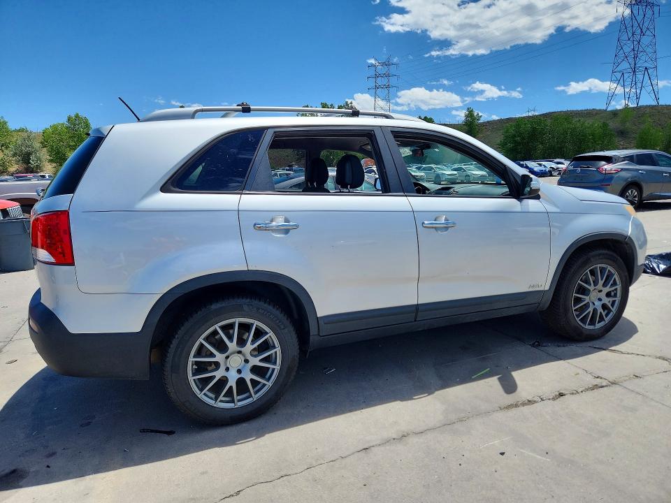 2011 Kia Sorento მანქანა იყიდება აუქციონზე, vin: 5XYKTDA22BG078025, აუქციონის ნომერი: 56634826