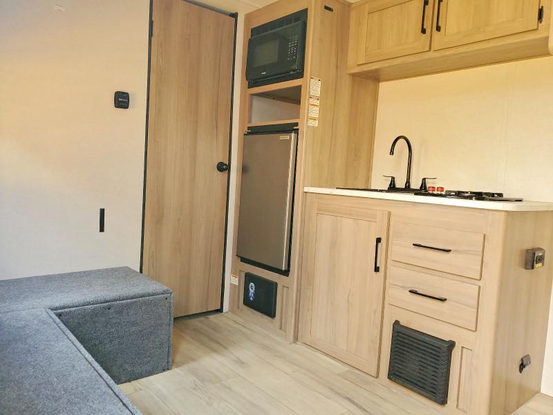 Продажа на аукционе авто 2025 Keystone Coleman, vin: 4YDTCMG11SM932100, номер лота: 56000056