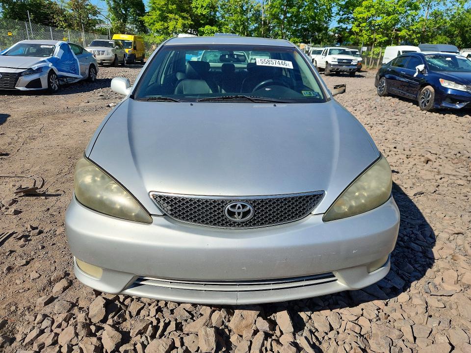 55857446 :رقم المزاد ، 4T1BA32KX5U043214 vin ، 2005 Toyota Camry مزاد بيع