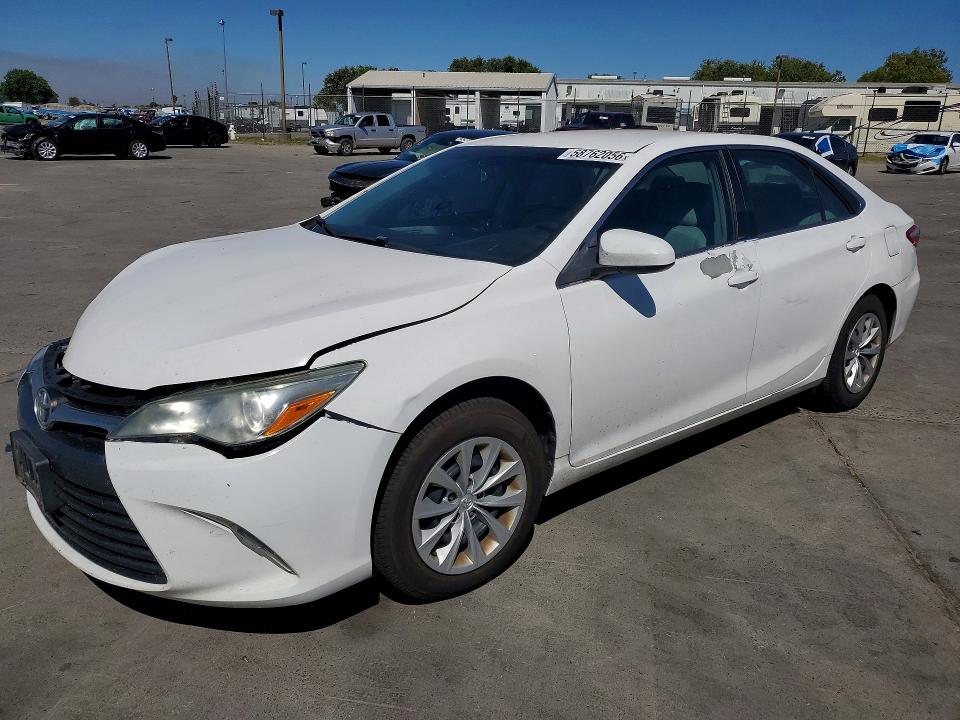 58762056 :رقم المزاد ، 4T4BF1FK8FR492351 vin ، 2015 Toyota Camry مزاد بيع