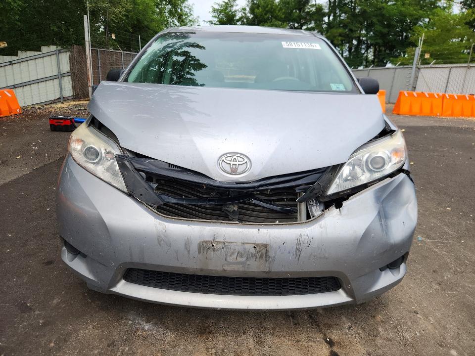 58151136 :رقم المزاد ، 5TDZK3DC7DS309619 vin ، 2013 Toyota Sienna مزاد بيع