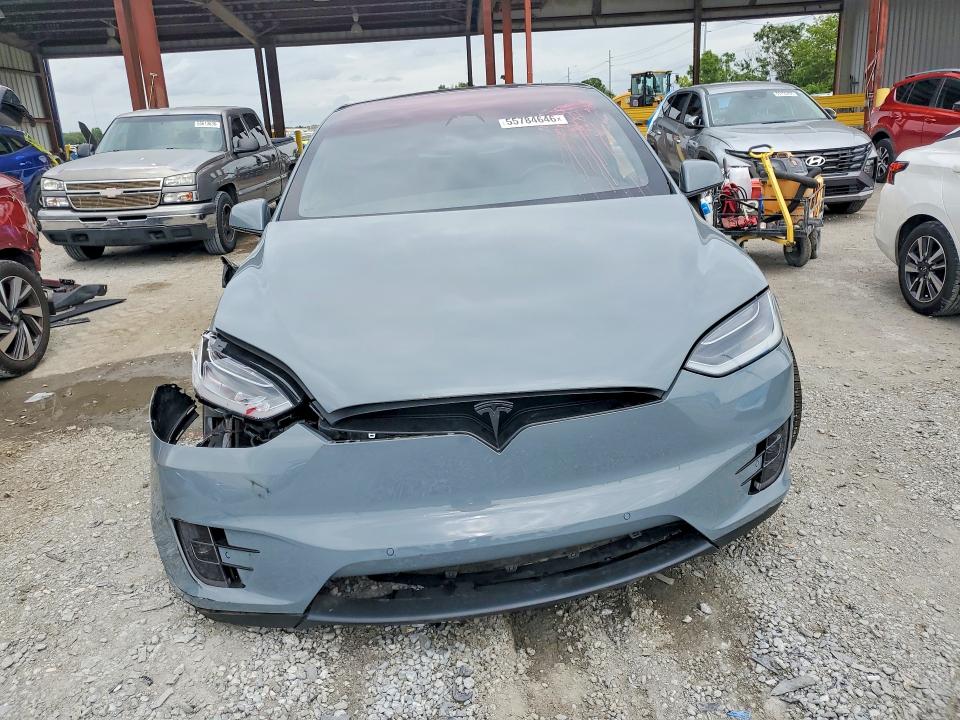 55784646 :رقم المزاد ، 5YJXCDE26JF139382 vin ، 2018 Tesla Model X مزاد بيع