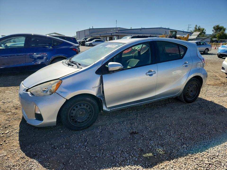 57065926 :رقم المزاد ، JTDKDTB33D1048131 vin ، 2013 Toyota Prius C مزاد بيع