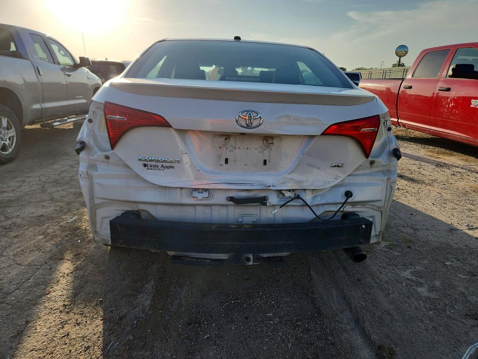 58906226 :رقم المزاد ، 5YFBURHEXJP821373 vin ، 2018 Toyota Corolla مزاد بيع