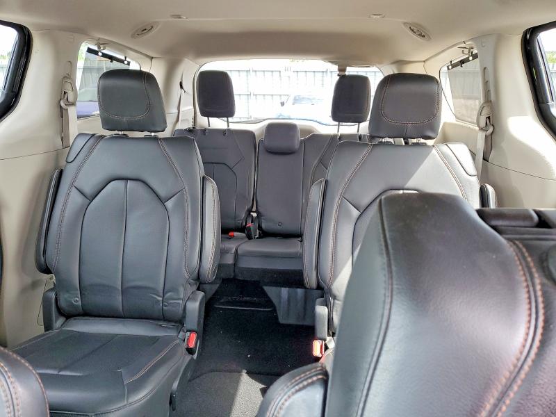 57045666 :رقم المزاد ، 2C4RC1EG2HR688837 vin ، 2017 Chrysler Pacifica مزاد بيع
