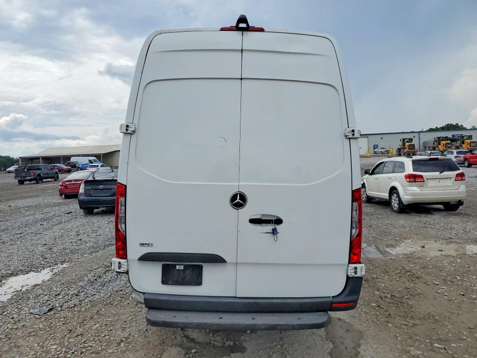 64585556 :رقم المزاد ، W1Y40CHY0MT057215 vin ، 2021 Mercedes-benz Sprinter مزاد بيع