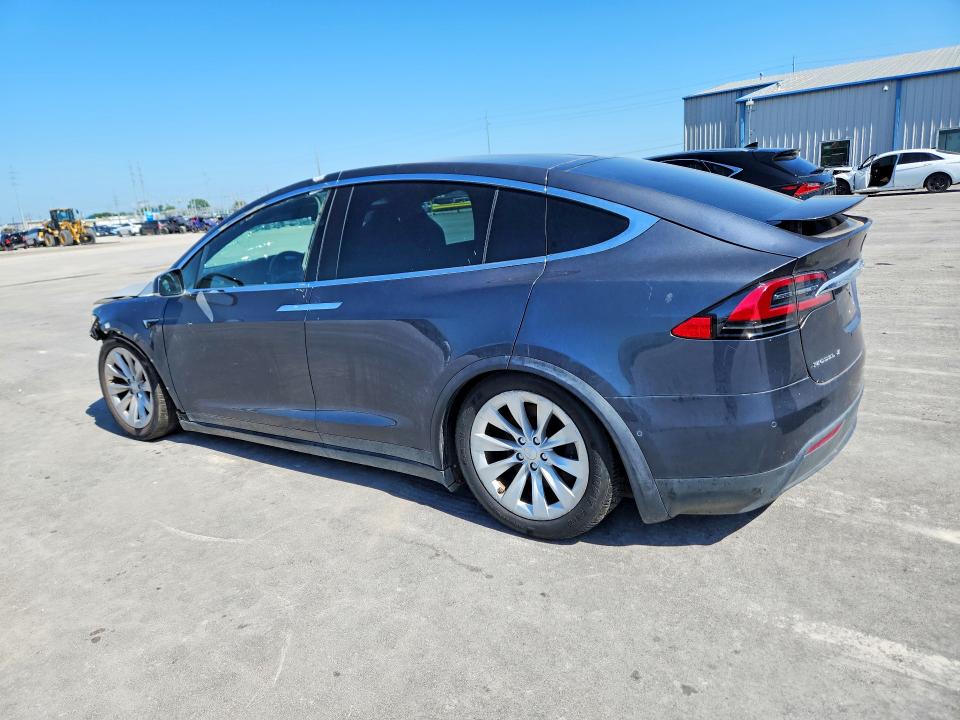55704196 :رقم المزاد ، 5YJXCAE20JF112872 vin ، 2018 Tesla Model X مزاد بيع