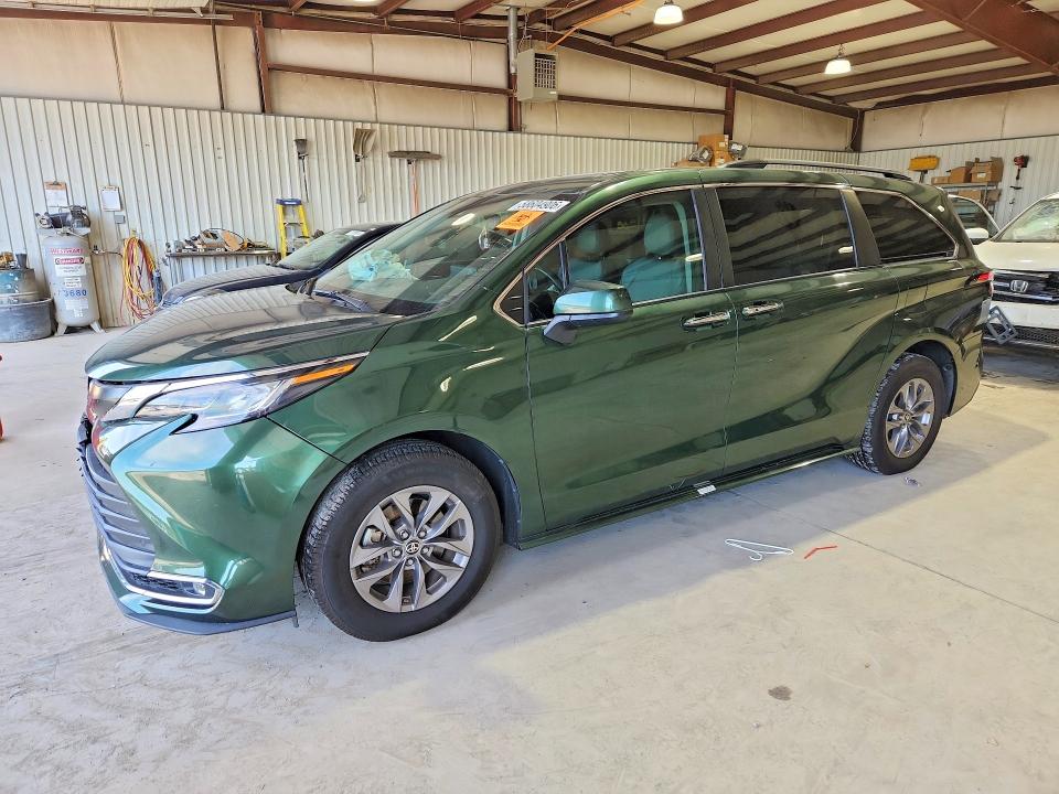Auction sale of the 2023 Toyota Sienna, vin: 5TDYRKEC6PS146126, lot number: 58604906