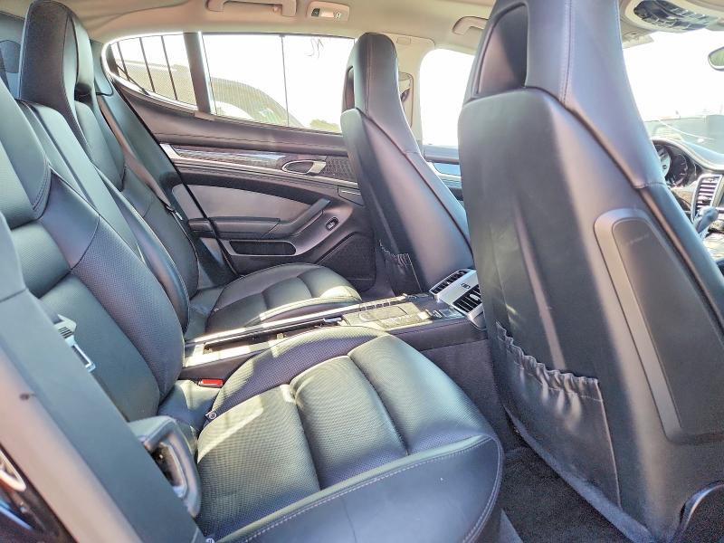 57555816 :رقم المزاد ، WP0AD2A78FL040849 vin ، 2015 Porsche Panamera مزاد بيع