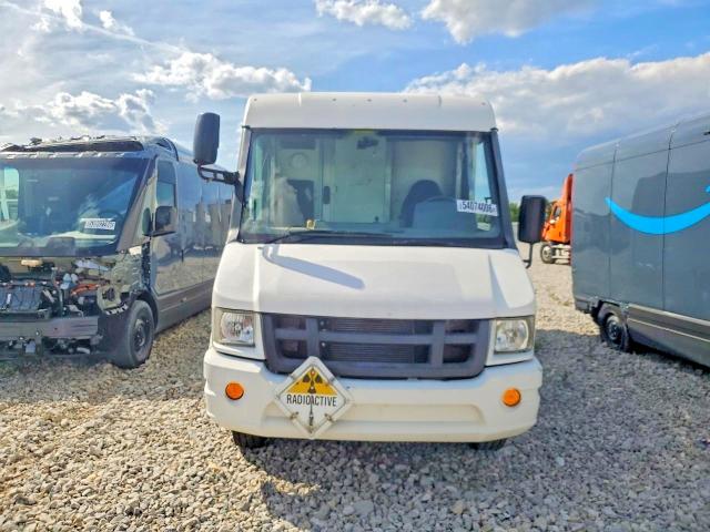 54074006 :رقم المزاد ، JALB4T173H7W01009 vin ، 2017 Isuzu Reach مزاد بيع