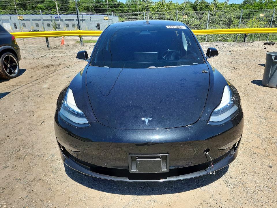 55976376 :رقم المزاد ، 5YJ3E1EB2JF090589 vin ، 2018 Tesla Model 3 مزاد بيع