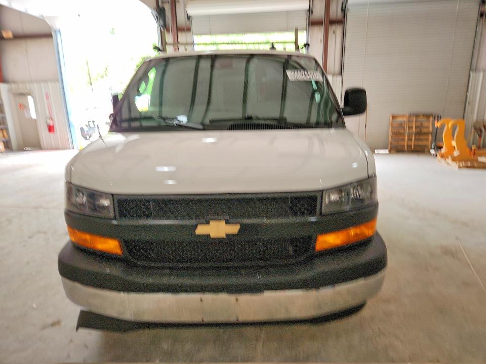 56624426 :رقم المزاد ، 1GCWGAFP0R1221315 vin ، 2024 Chevrolet Express G2500 مزاد بيع