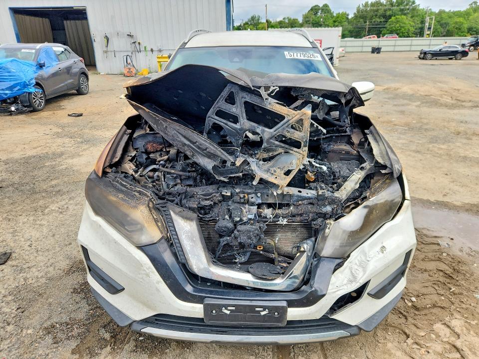 57779526 :رقم المزاد ، KNMAT2MT6LP525555 vin ، 2020 Nissan Rogue مزاد بيع