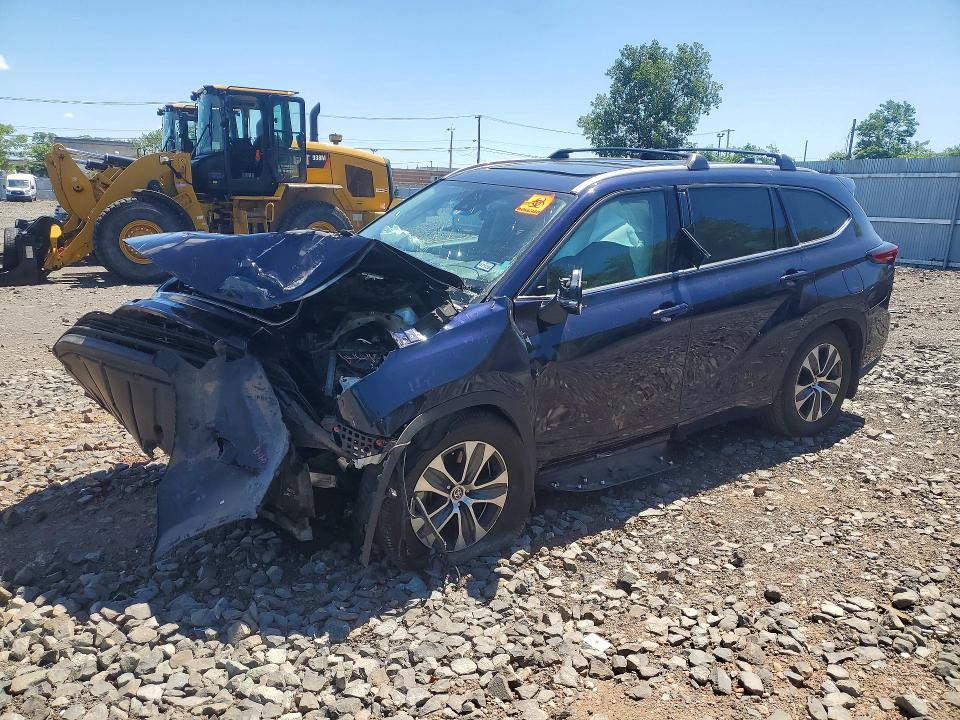 2022 Toyota Highlander მანქანა იყიდება აუქციონზე, vin: 5TDGZRBH5NS228138, აუქციონის ნომერი: 56893646
