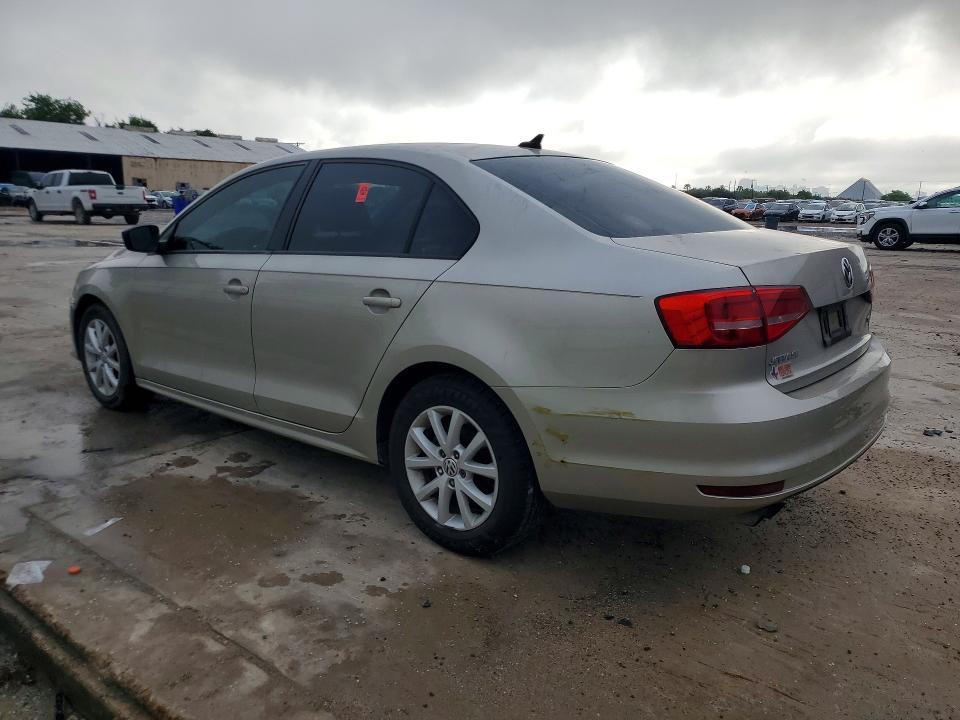 57906086 :رقم المزاد ، 3VWD07AJ2FM268116 vin ، 2015 Volkswagen Jetta مزاد بيع