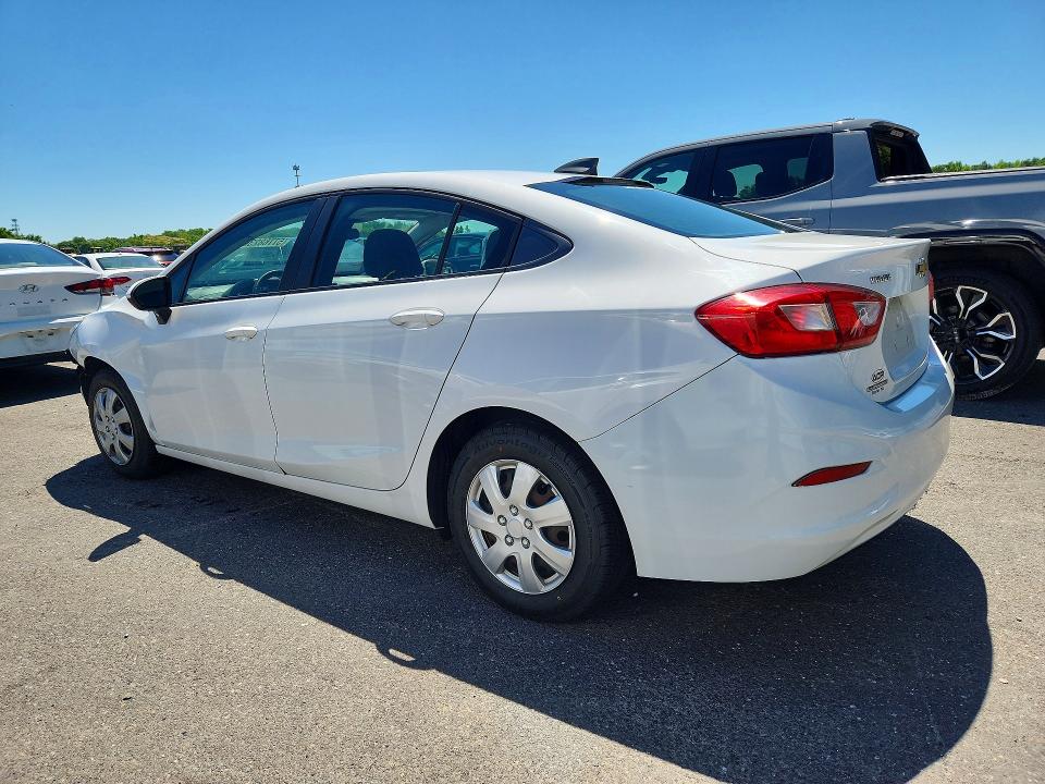 57768236 :رقم المزاد ، 1G1BC5SM2J7195937 vin ، 2018 Chevrolet Cruze مزاد بيع