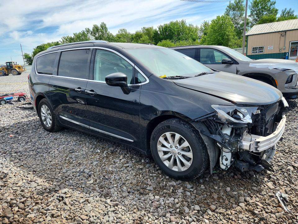 Продажа на аукционе авто 2018 Chrysler Pacifica, vin: 2C4RC1EG6JR247900, номер лота: 55879106