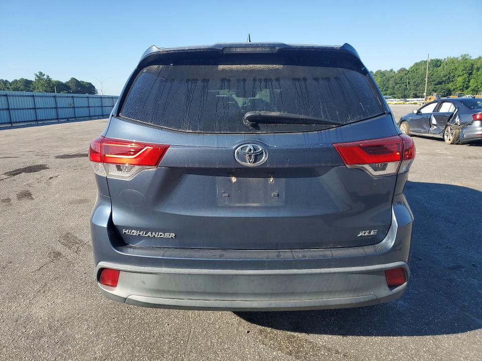 55915836 :رقم المزاد ، 5TDKZRFH7JS280711 vin ، 2018 Toyota Highlander مزاد بيع