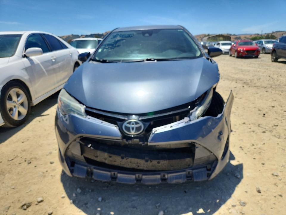 54878336 :رقم المزاد ، 5YFBURHE6HP709907 vin ، 2017 Toyota Corolla مزاد بيع