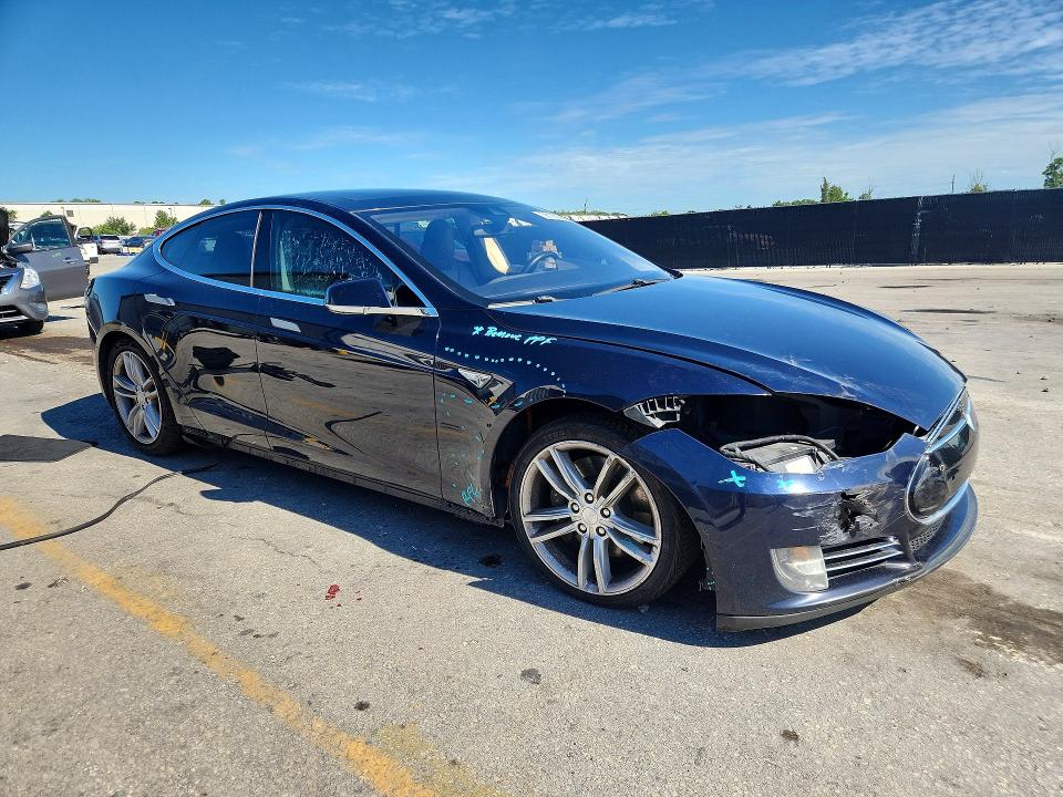 58128356 :رقم المزاد ، 5YJSA1H25FFP69282 vin ، 2015 Tesla Model S مزاد بيع