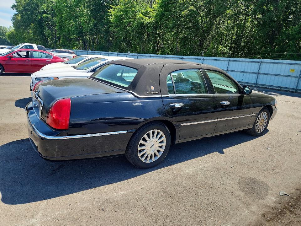 55850236 :رقم المزاد ، 1LNHM83W94Y616241 vin ، 2004 Lincoln Town Car مزاد بيع