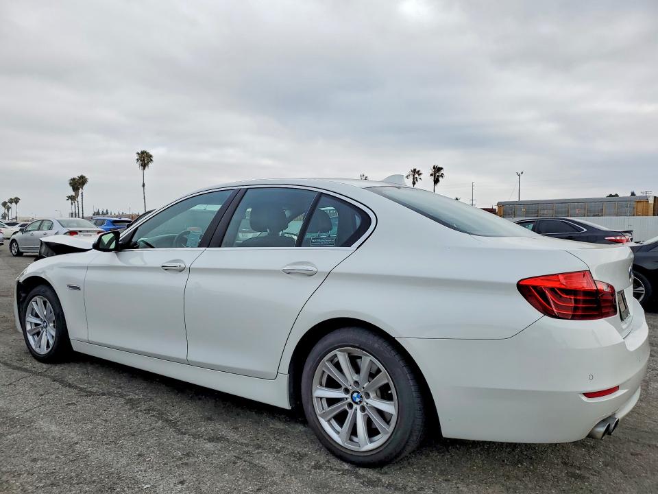 56529846 :رقم المزاد ، WBA5A5C5XFD521457 vin ، 2015 Bmw 528 مزاد بيع