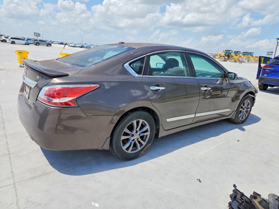 2015 Nissan Altima მანქანა იყიდება აუქციონზე, vin: 1N4AL3AP5FN918577, აუქციონის ნომერი: 55713906