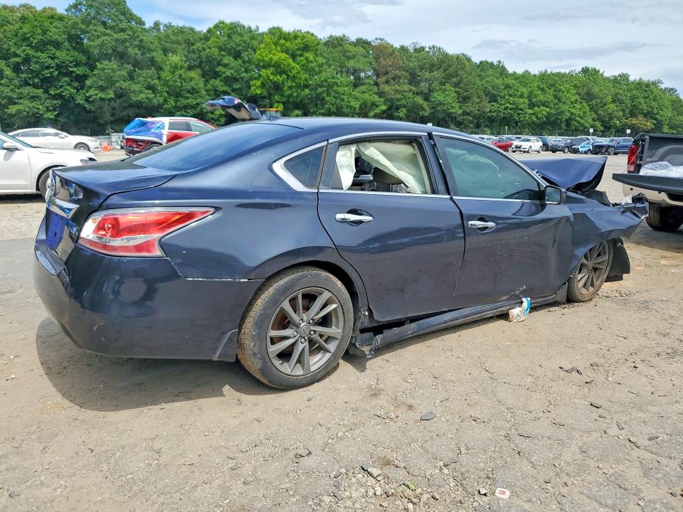 2015 Nissan Altima მანქანა იყიდება აუქციონზე, vin: 1N4AL3AP7FC102255, აუქციონის ნომერი: 57413636