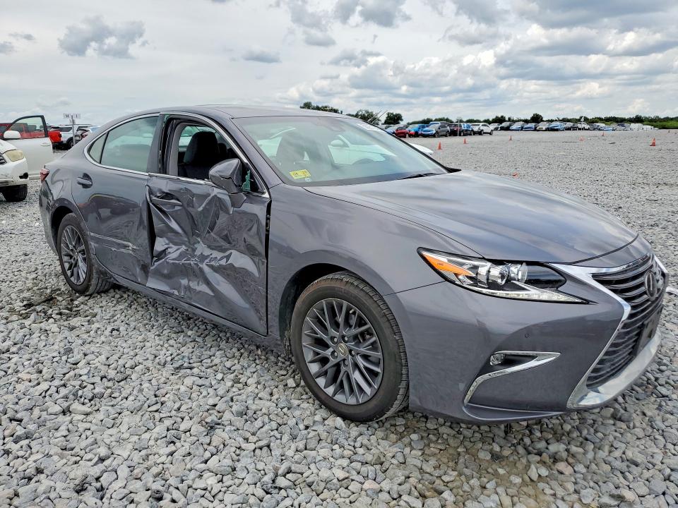 56951946 :رقم المزاد ، 58ABK1GG6JU087574 vin ، 2018 Lexus Es مزاد بيع