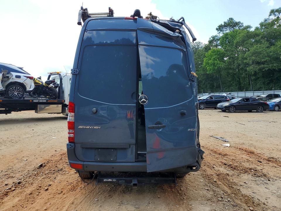 58526166 :رقم المزاد ، WD3PE7CD2JP635182 vin ، 2018 Mercedes-benz Sprinter مزاد بيع
