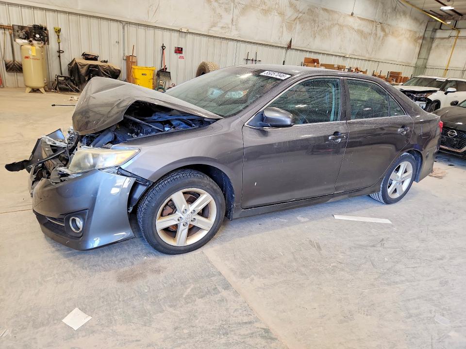 55057046 :رقم المزاد ، 4T1BF1FK7DU275137 vin ، 2013 Toyota Camry مزاد بيع