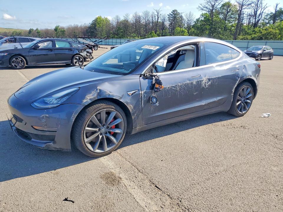 57176176 :رقم المزاد ، 5YJ3E1EB8JF079385 vin ، 2018 Tesla Model 3 مزاد بيع