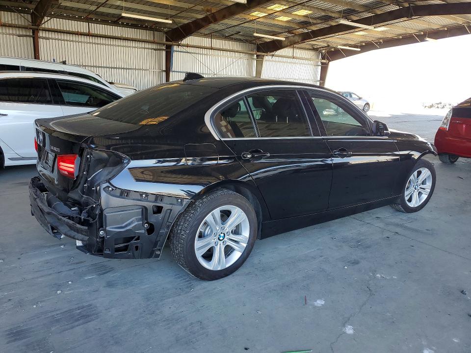 56120356 :رقم المزاد ، WBA8B9G5XHNU51855 vin ، 2017 Bmw 330 مزاد بيع