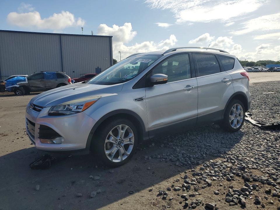 2015 Ford Escape მანქანა იყიდება აუქციონზე, vin: 1FMCU0JXXFUA73743, აუქციონის ნომერი: 57467036