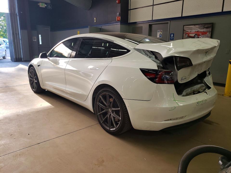 56214226 :رقم المزاد ، 5YJ3E1EA0JF051247 vin ، 2018 Tesla Model 3 مزاد بيع