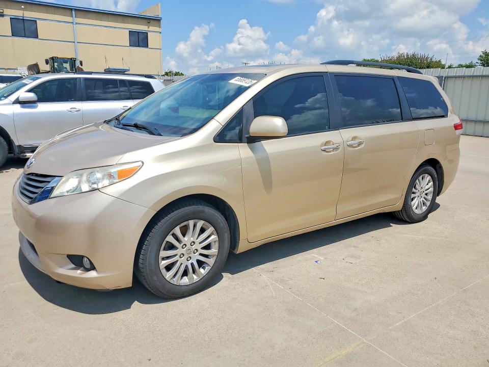 Auction sale of the 2011 Toyota Sienna, vin: 5TDYK3DC0BS085411, lot number: 55889126
