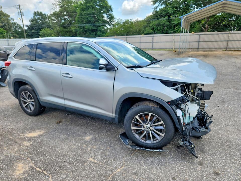 2019 Toyota Highlander მანქანა იყიდება აუქციონზე, vin: 5TDKZRFH4KS552410, აუქციონის ნომერი: 58697876