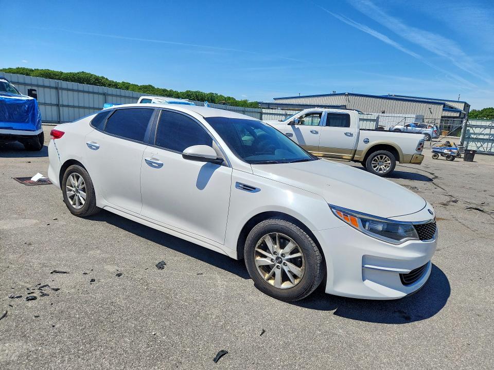 56630146 :رقم المزاد ، 5XXGT4L38HG166215 vin ، 2017 Kia Optima مزاد بيع