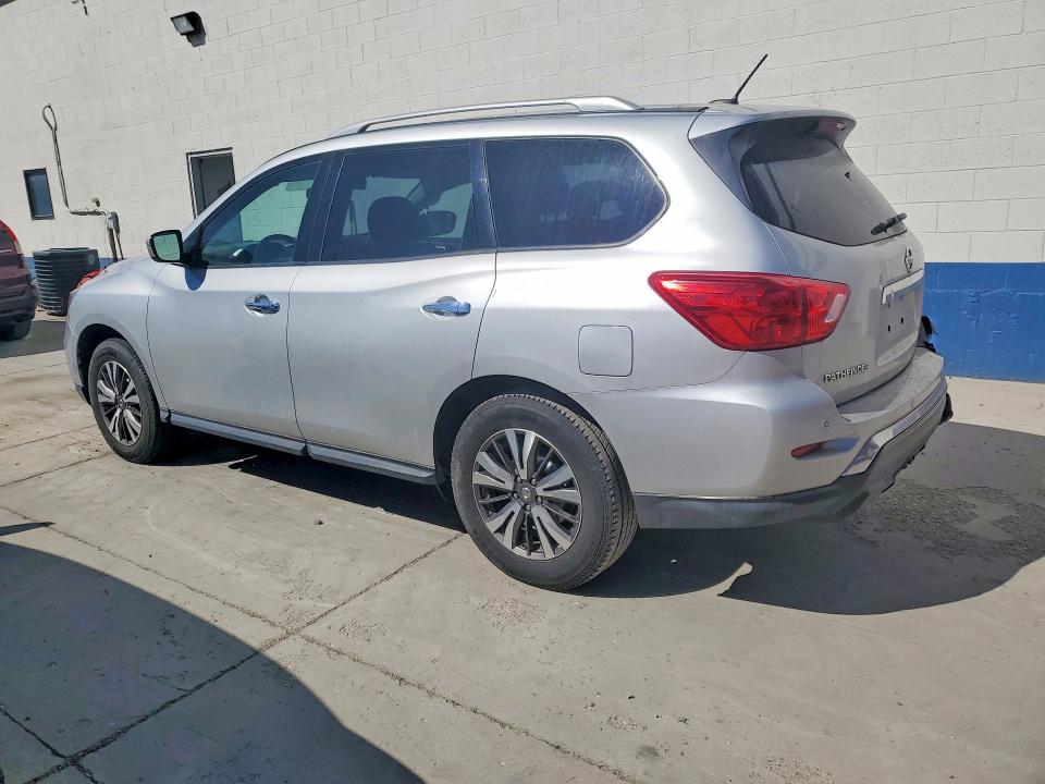 57048636 :رقم المزاد ، 5N1DR2MM8HC682227 vin ، 2017 Nissan Pathfinder مزاد بيع
