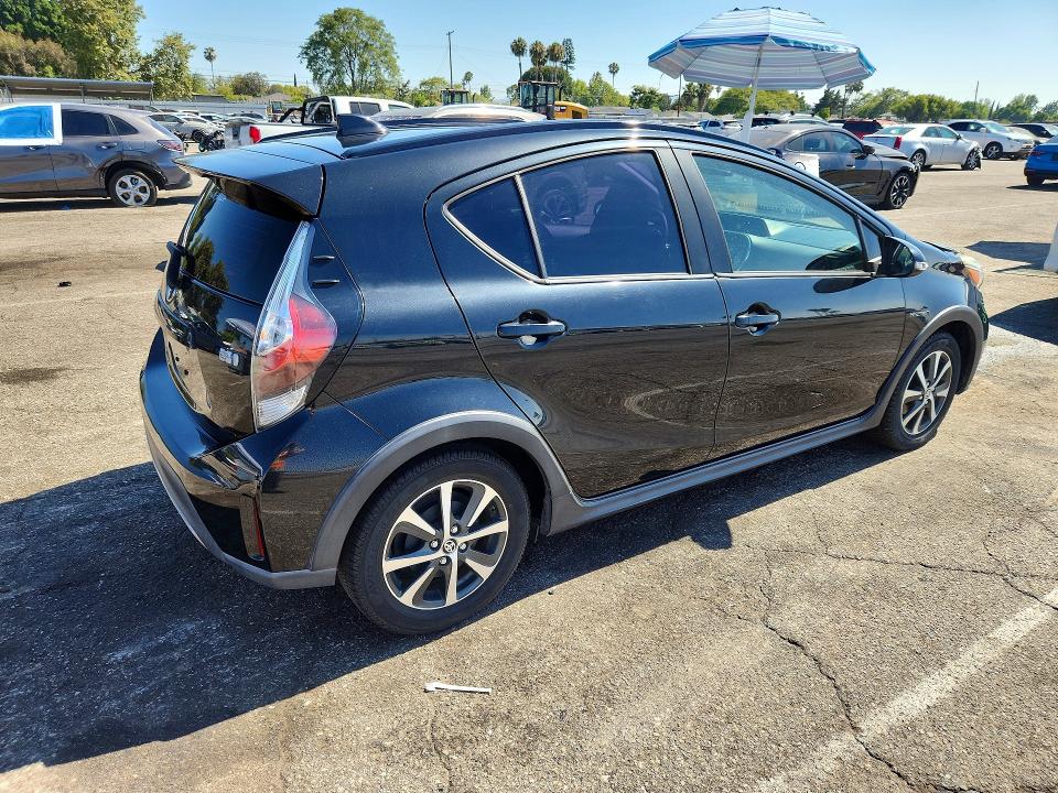 59180726 :رقم المزاد ، JTDKDTB34J1611182 vin ، 2018 Toyota Prius C مزاد بيع