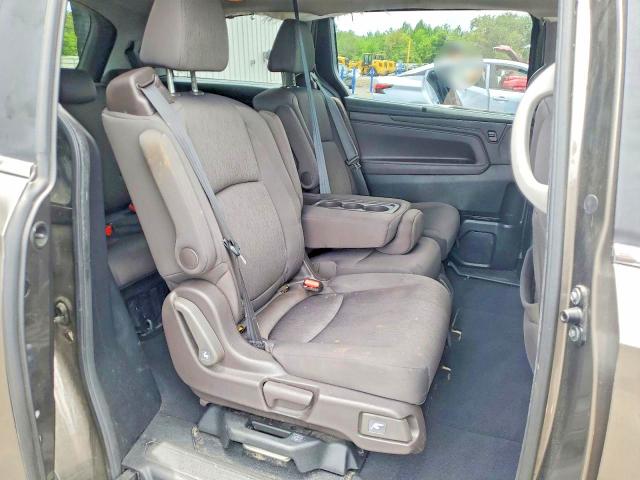 57612156 :رقم المزاد ، 5FNRL6H55JB069626 vin ، 2018 Honda Odyssey مزاد بيع