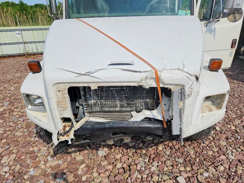55749636 :رقم المزاد ، 1FUBBTAK92HJ77776 vin ، 2002 Freightliner F70 مزاد بيع