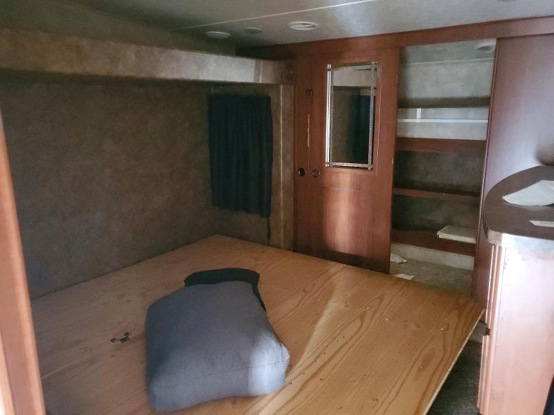 2014 Forest River Sier Recreational Vehicle (rv) მანქანა იყიდება აუქციონზე, vin: 4X4FSEP25EJ039042, აუქციონის ნომერი: 55887396