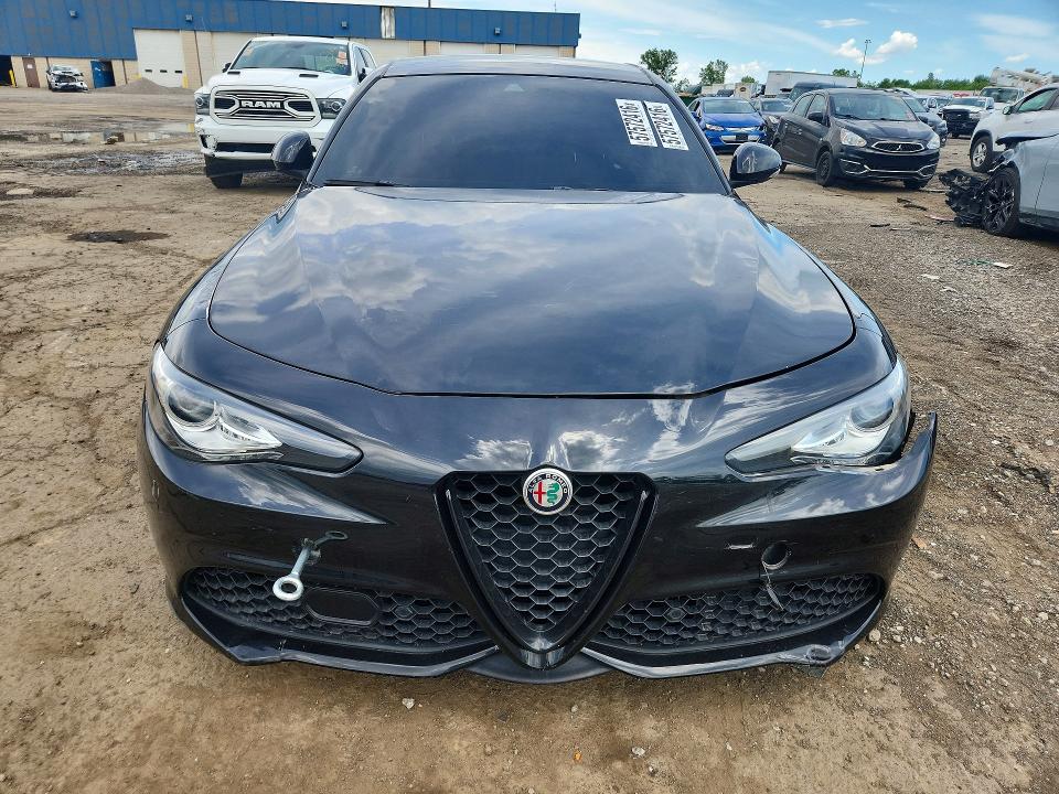 57572416 :رقم المزاد ، ZARFAEEN4H7544406 vin ، 2017 Alfa Romeo Giulia مزاد بيع