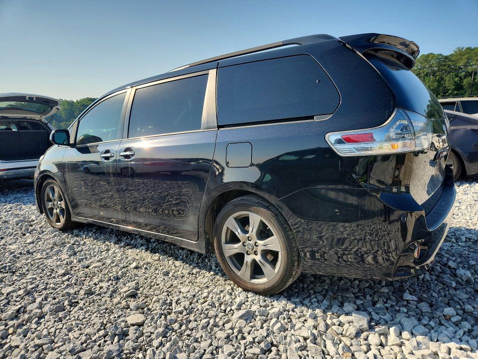 56952026 :رقم المزاد ، 5TDXZ3DC0JS955065 vin ، 2018 Toyota Sienna مزاد بيع