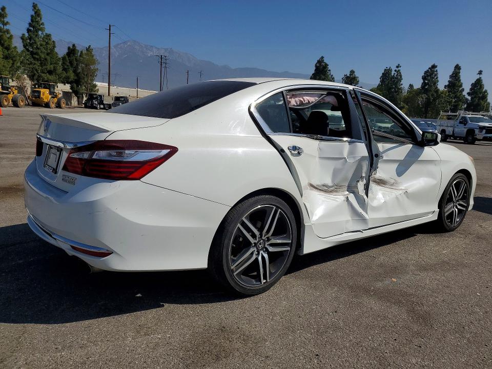 Продажа на аукционе авто 2017 Honda Accord, vin: 1HGCR2F19HA198843, номер лота: 55811966