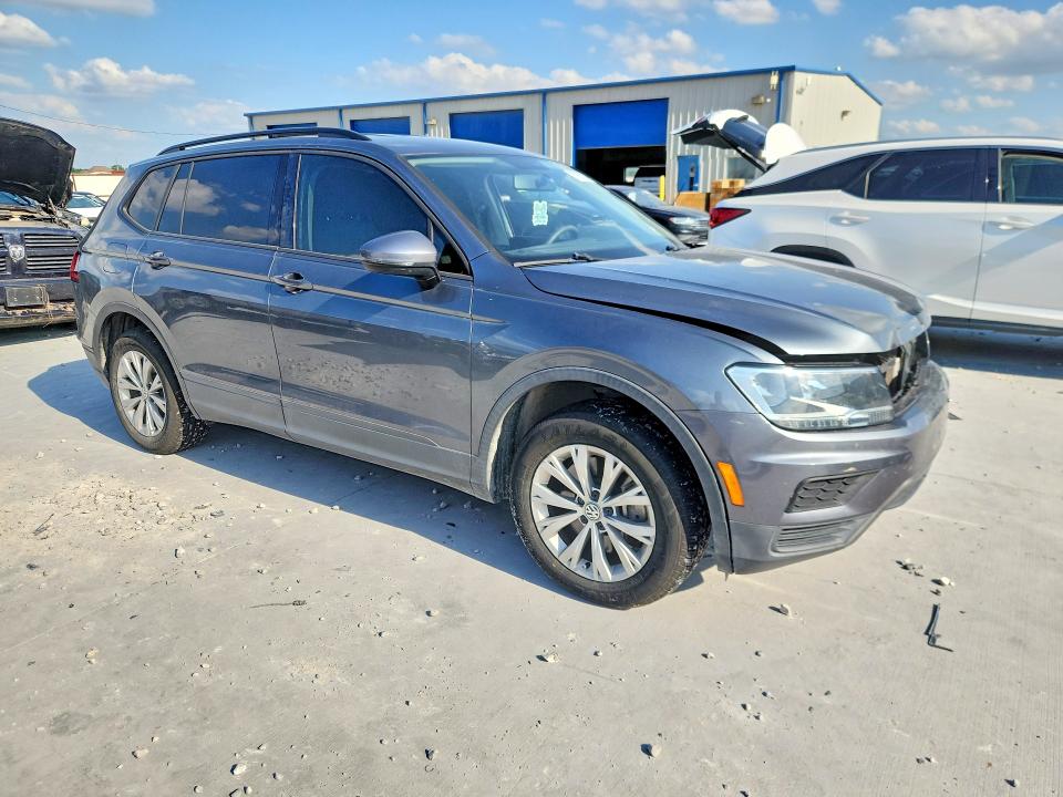 57857236 :رقم المزاد ، 3VV1B7AX5JM054509 vin ، 2018 Volkswagen Tiguan مزاد بيع
